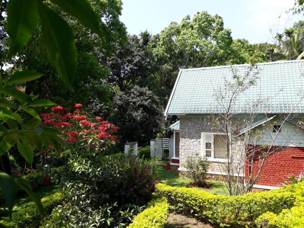 Ambady Estate Hotel Munnar Exterior photo