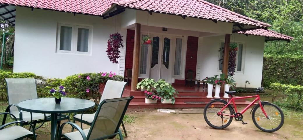 Ambady Estate Hotel Munnar Exterior photo